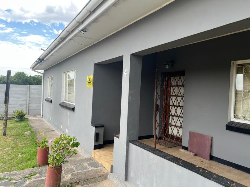 To Let 4 Bedroom Property for Rent in Grahamstown Eastern Cape